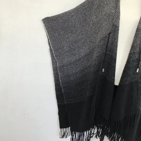 Marc New York Women Black Grey Monochrome Houndstooth Butterfly Wings Fall Cape - Picture 5 of 11